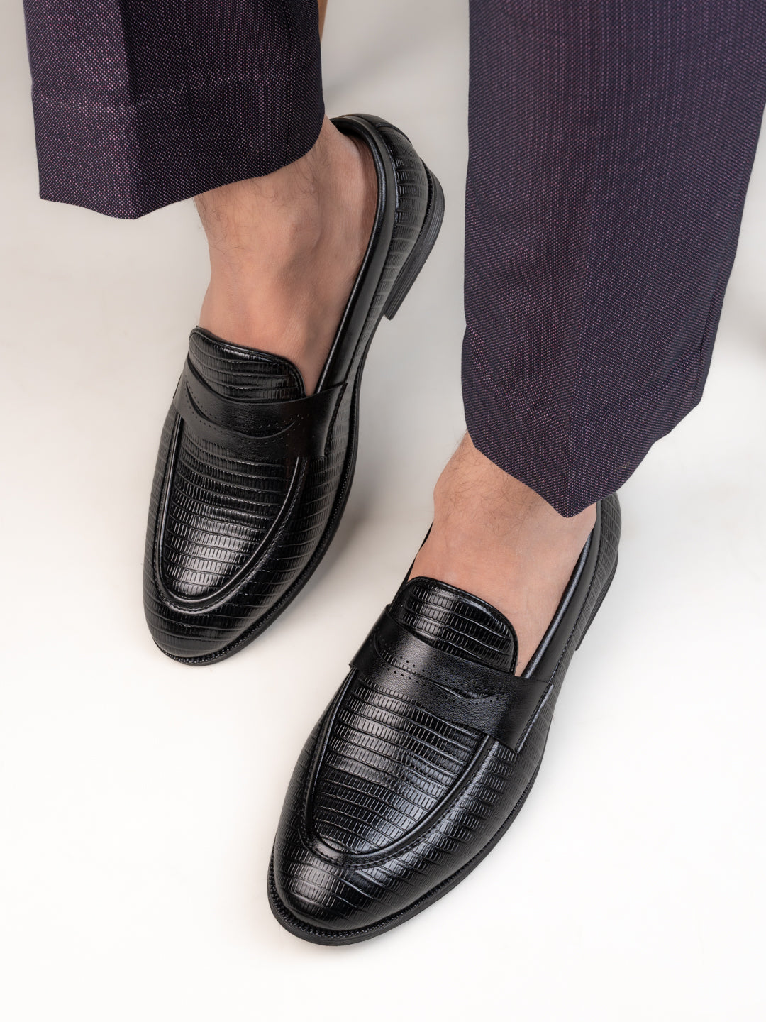 Fentacia Men Black Textured Formal Shoes