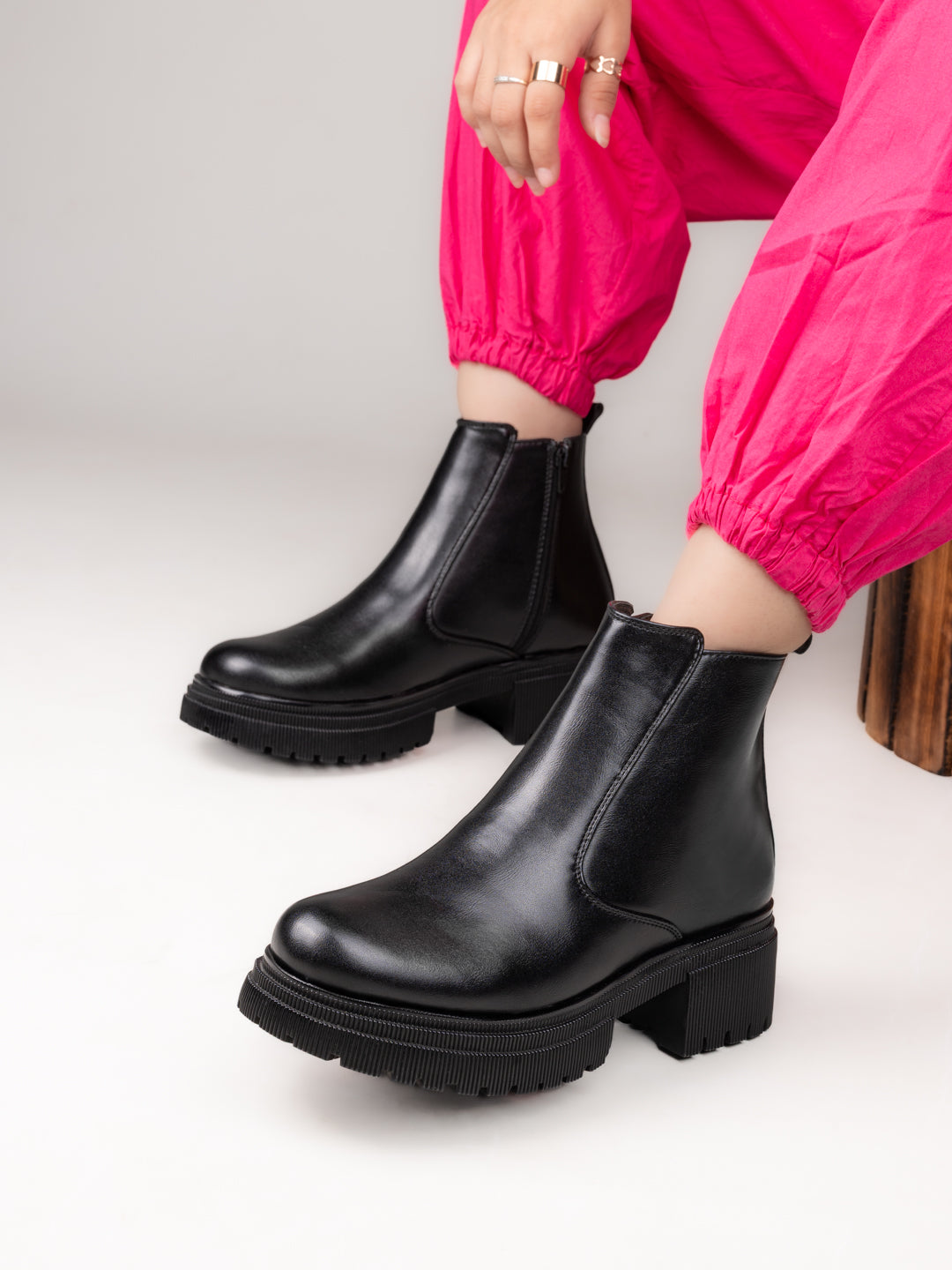 Fentacia Women Chunky Sole Chelsea Boots