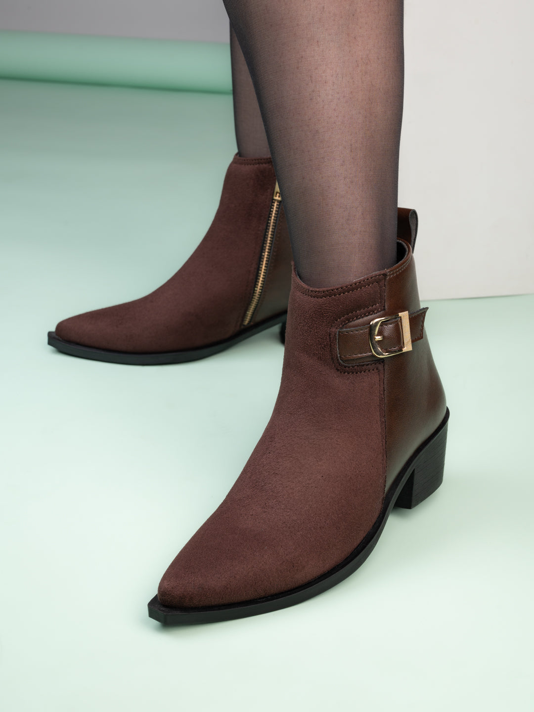 Fentacia Women Pointed Chelsea Boots