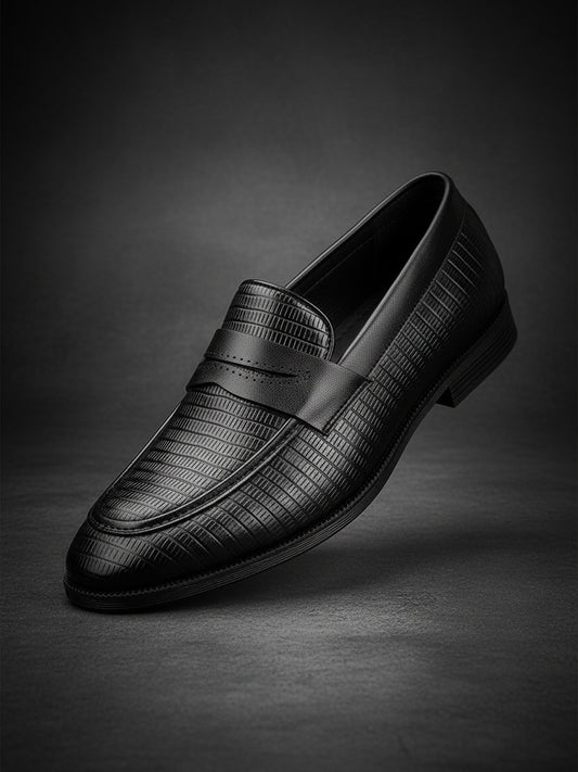 Fentacia Men Black Textured Formal Shoes